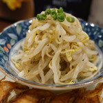 餃子工房 道 ～あぶし～ - もやしのナムル