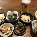 東京エガオ食堂 - ポテサラ、ブロッコリー、卯の花、デザート
            たけのこの煮物、小梅とキューちゃん、春雨サラダ