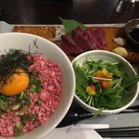 馬刺しと焼き鳥 グルマン三年坂 - 
