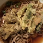 のみくい処 小栗 - そばに天ぷらを入れて食べてみました。