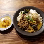 キッチン アンド カリー - さわやか えだまめチキンカレー＆みそキーマ＋たまごのアチャール＋バターナッツ カボチャのココナッツカレー