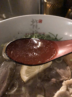 Ryuukishin - 鶏と鴨だしの塩そばのスープ