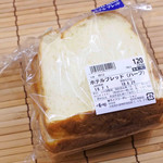 Komugi No Sato - スーパーライフの中にあるパン屋さん『小麦の郷』の
                        ホテルブレッドという食パンです。
                        お友だちのあかねさんに教えてもらったの～♪
                        