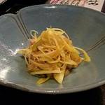 立ち拠り酒場 榮 - 2018.9.29  【藤枝黒鶏  ムネ肉ユッケ風】 880円