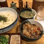 うどん処 硯家 - H30.10再　つけ汁・炊き込みご飯（ランチサイズ）