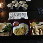 中国精進料理 凛林 - 蓋は2名の女性が同時に開封してくださる