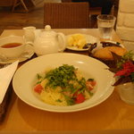 アフタヌーンティー ティールーム - 真鯛とグレープフルーツのパ冷製パスタとパンと紅茶・デザート