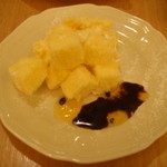 アフタヌーンティー ティールーム - マンゴーとパッションフルーツショートケーキ