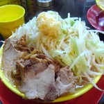 ラーメン イエロー - 少なめ(生たまご付き)やさい・ニンニクまし