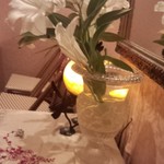 オ・タン・ペルデュ - ニッチには百合の花