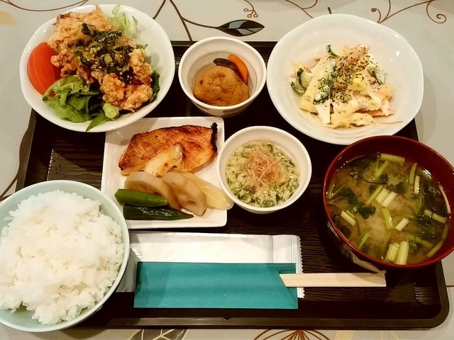 キッチングラシアス 蛇田 定食 食堂 食べログ