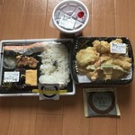 Hotto Motto - 銀シャケ弁当490円と海鮮天丼490円と肉うどん110円！