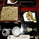 観世水 - 舞茸とさんまの天ぷら　もり蕎麦で