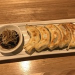 GYOZA dining Pd - ニラ、ニンニクたっぷりスタミナ餃子(5コ)、550円