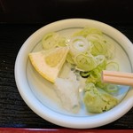 そば処 清水 - レモンはごましゃぶのタレに入れるとスッキリして美味しさアップ♪