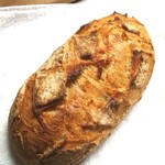 ブリコラージュ ブレッド アンド カンパニー - 本日スペシャルのコンプレパン。香ばしくてしっとりむちむち。甘みもあり、あぁ、災い転じて福。否、幸せ～♡　岩永シェフとお話させてもいただけました。(^ー^)　ブリコラージュブレッドも好きだし、これも好き