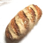 ブリコラージュ ブレッド アンド カンパニー - スペシャルパンのセーグルパン。しっとりやわらか。ライ麦パンらしからぬ、やさしい食べやすさ。酸味は気にならず、とても食べやすいライ麦パンだと思う♪　ホールで購入したので、ゆっくり堪能します！(*´∀｀)