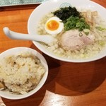 麺屋 六感堂 - 背脂太刀魚煮干 中華そば（塩）＋秋鮭とマッシュルームの炊き込みご飯