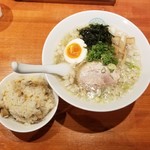 麺屋 六感堂 - 背脂太刀魚煮干 中華そば（塩）＋秋鮭とマッシュルームの炊き込みご飯