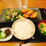 Yakitoriya Taiyouno Tori - ★日向鶏唐揚げ定食 780円 普通の唐揚げ定食で肝心の唐揚げも４片のみ