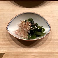 銀座 鮨 かねさか 本店 - わかめと大根の先付け