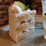 お菓子とお茶 モモトセ - ぶとうといちじくのショートケーキ