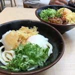 天つるり - 温玉ぶっかけうどん（529円）、なめこぶっかけ（490円）