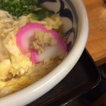 ふる里うどん  - 薬味をこんな所にのせるのも混ざらない親切なスタイル