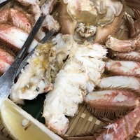 海鮮家 はこだて 本店 - こちらは冷凍ではなく、活毛ガニ！
                    美味すぎました。