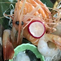 海鮮家 はこだて 本店 - 牡丹海老ととろサーモン