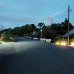 大文字屋　龍田川 - 左が阪奈道路 右に店舗