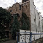 バンダラ ランカ - アートな建物の中にその店はある