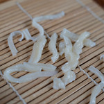 ひびき庵 - 饂飩（うんどん）の乱雑性（みだれ・ばらつき）、縒（より）、艶（つや）、、短小（みじかめ）