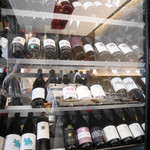 Vv.lab - 2018/7/22  店内にはワインたくさん