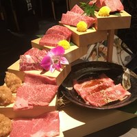 焼肉割烹 YP流 宗右衛門町本店 - 花の階段盛り焼肉