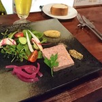 部位ごとに調理法を変える豚肉専門店 グロワグロワ - 