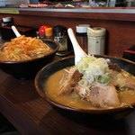 栄雅  - 味噌チャーシュー麺（970円）、ねぎ味噌ラーメン（770円）