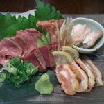 大衆肉割烹 肉じるしるし - メインの肉刺し。本わさびが利いてます。