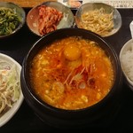 韓国の家 - スンドゥブチゲ定食(税込800円)