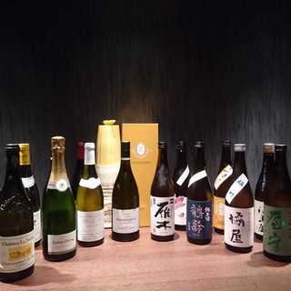 美食を引き立てる、厳選したワインと日本酒。