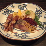 松もと - 蛍烏賊、帆立と炙り〆鯖の冷燻。