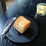 ラ・ボンヌターブル - ブリコラージュブレッド＆カンパニーのパンドミ。