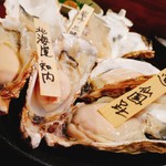 牡蠣貝鮮かいり - 生牡蠣三種盛り　北海道知内産、北海道仙鳳趾産、岩手県三陸産