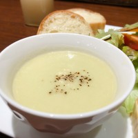ブラッスリー エディブル - 白菜ポタージュ
                  白菜が嫌いなミミィにはちょっとニガテな味だったけど、白菜好きならきっと美味しいハズ