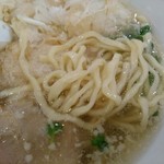 らーめん鱗 西中島店 - 麺アップ