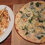 魚猫 - シラスのピザとアンチョビポテトフライ