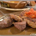ビアカフェ クリーク - 草牛のステーキと海老鶏バーグ
