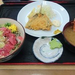 花いち - 自分の【ランチ700円】まぐろ中おち丼・カニ汁・アジフライ