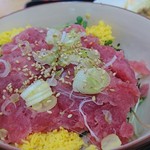 花いち - まぐろ中おち丼のアップ