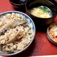 神楽坂 割烹 加賀 個室と会席接待の宴会処 - マツタケの炊き込みご飯